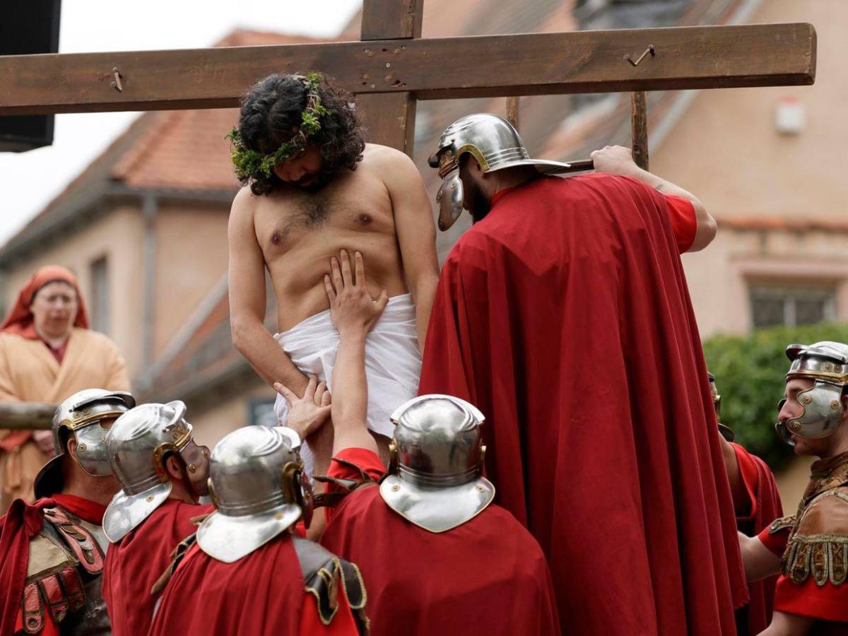 Tradición en Alemania: así se representa el Vía Crucis en Viernes Santo Tradición en Alemania: así se representa el Vía Crucis en Viernes Santo