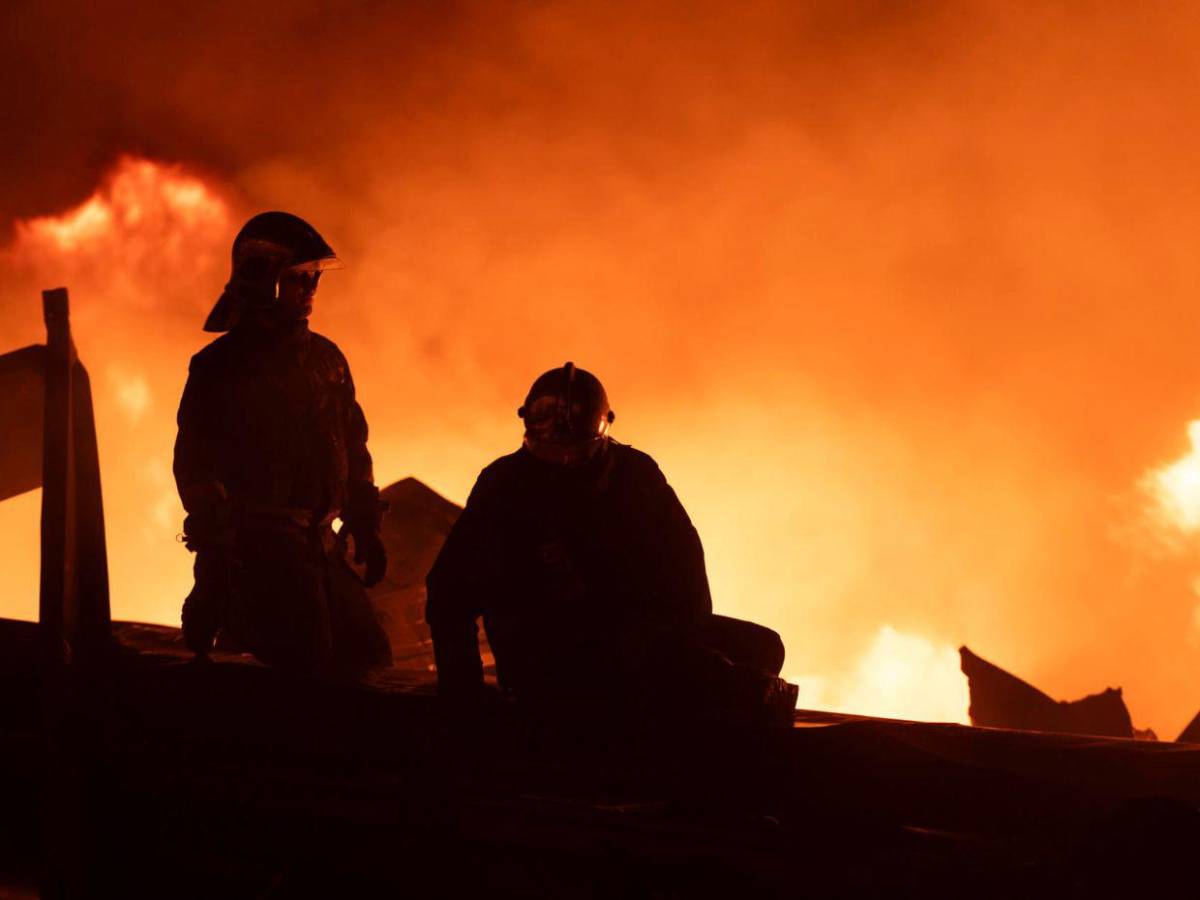 En fotos: explosión en zona industrial de Ezeiza, Argentina, desata infierno y deja 15 heridos