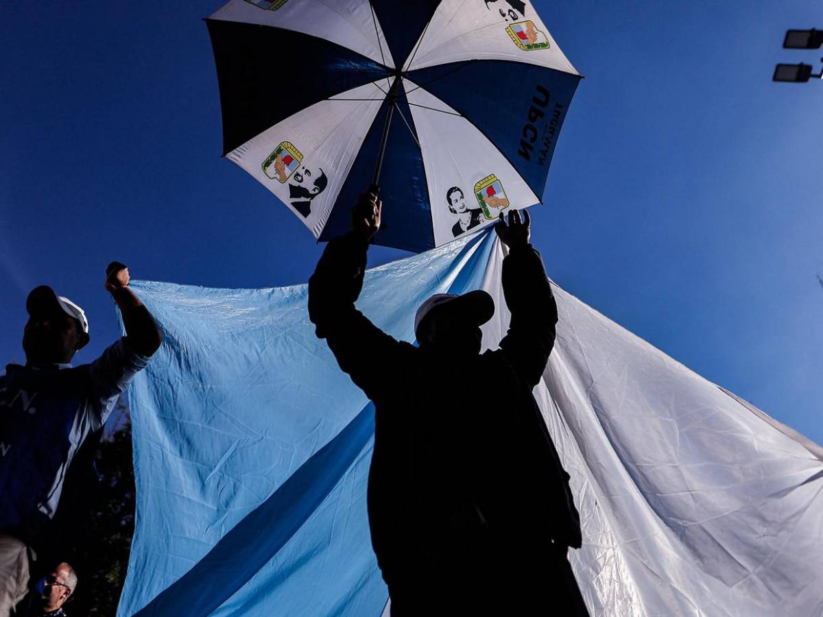 Masiva marcha sindical en Argentina contra Milei y en homenaje al papa Francisco