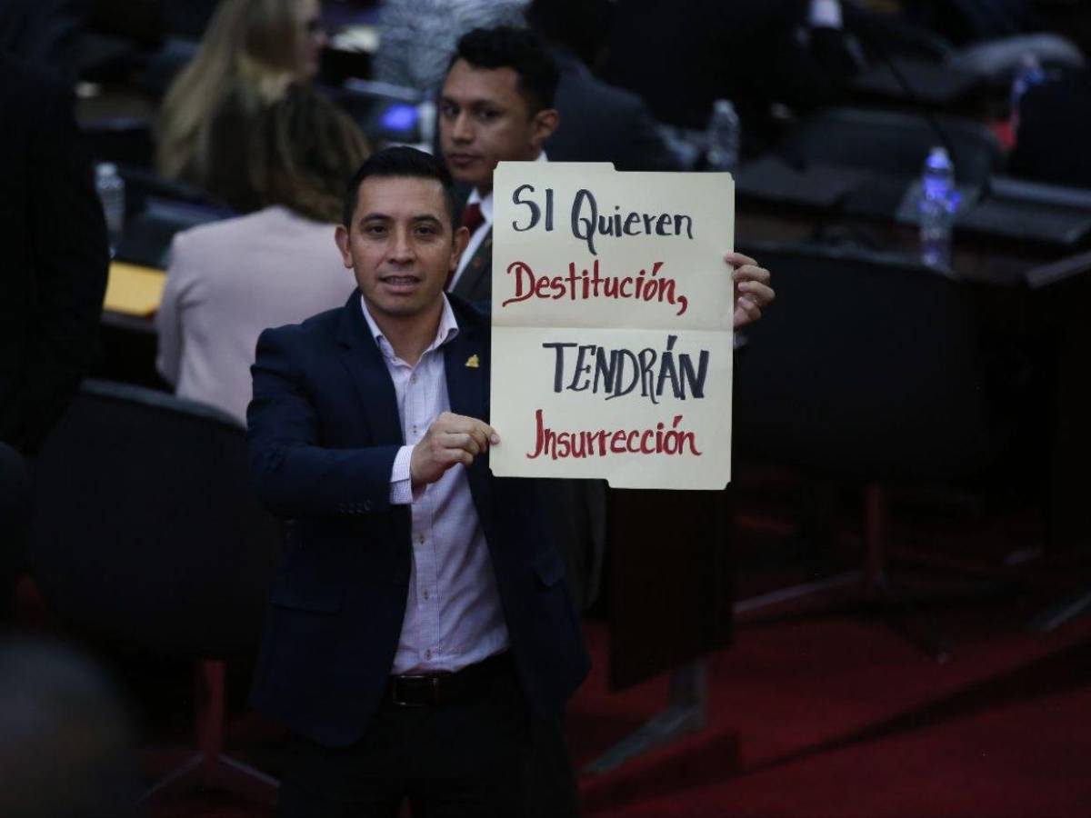 Diputados de Libre protestan previo a sesión para conocer denuncias de juicio político