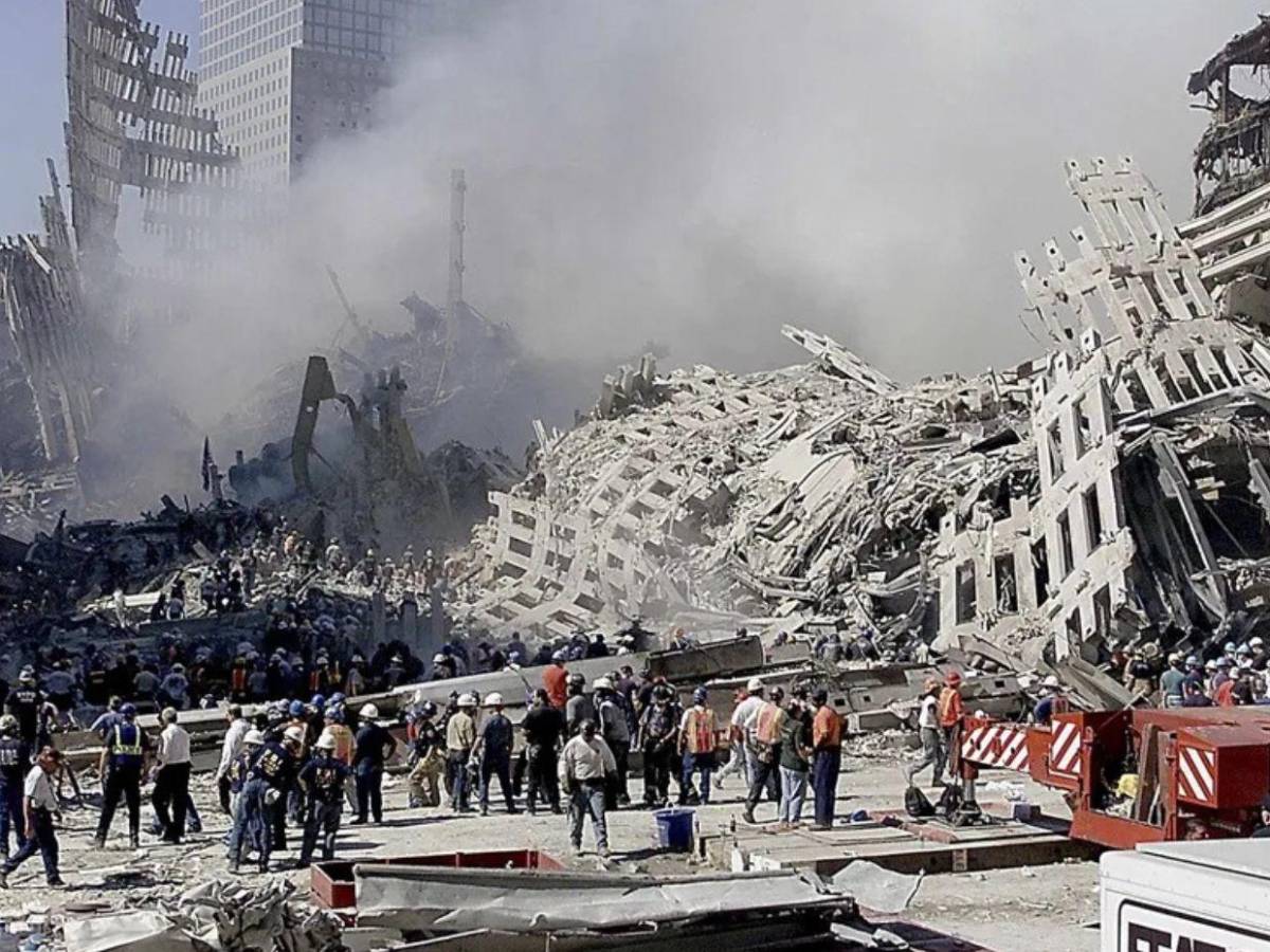El 11S persigue, entre enfermedades y recuerdos, a bomberos y rescatistas 25 años después