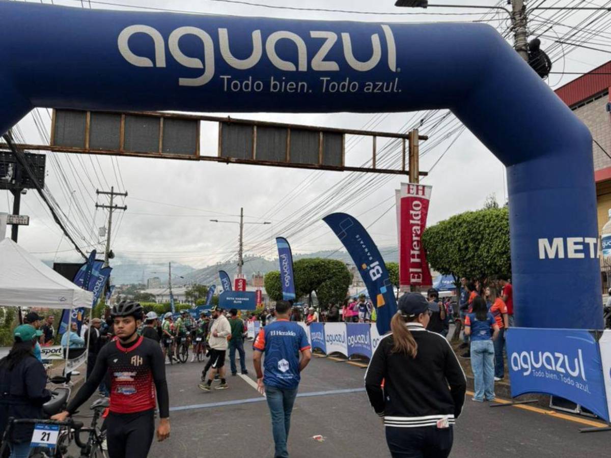 Entre tensión y emoción, así estaban los ciclistas antes de arrancar la Vuelta EL HERALDO 2025