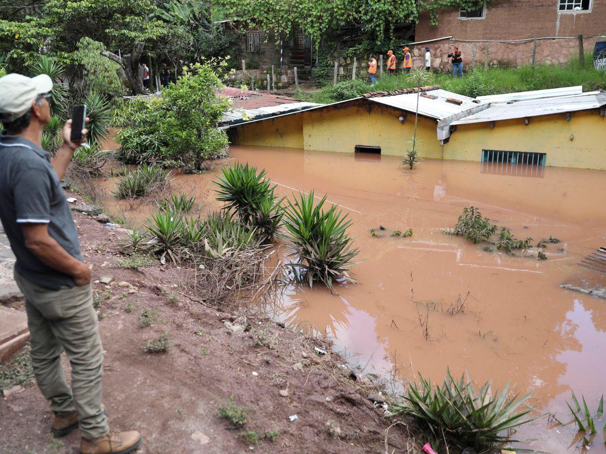 Casas bajo el agua en Santa Lucía: fuertes lluvias agravan la emergencia