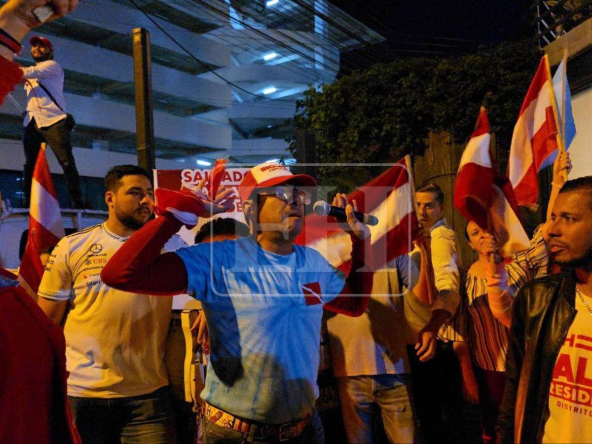 Con jornada de oración y antorchas, liberales exigen transparencia en conteo de votos