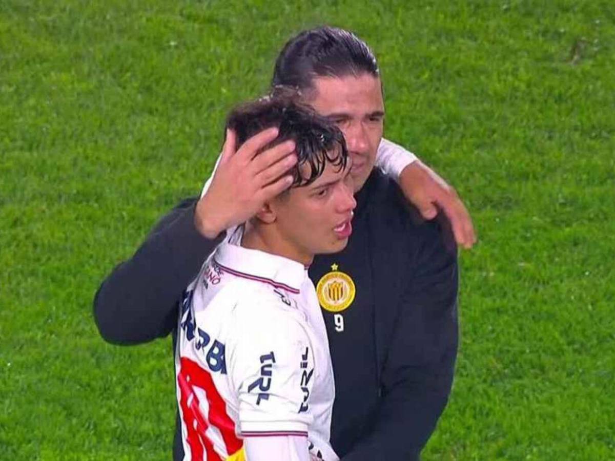 El emotivo momento de un padre e hijo que se enfrentaron en un partido de fútbol en Uruguay