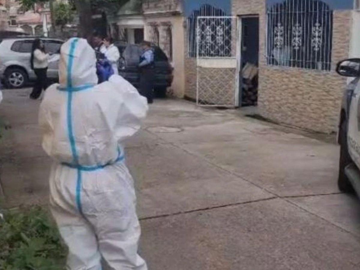 Yuli, agente de policía que fue asesinada en su casa; su pareja huyó