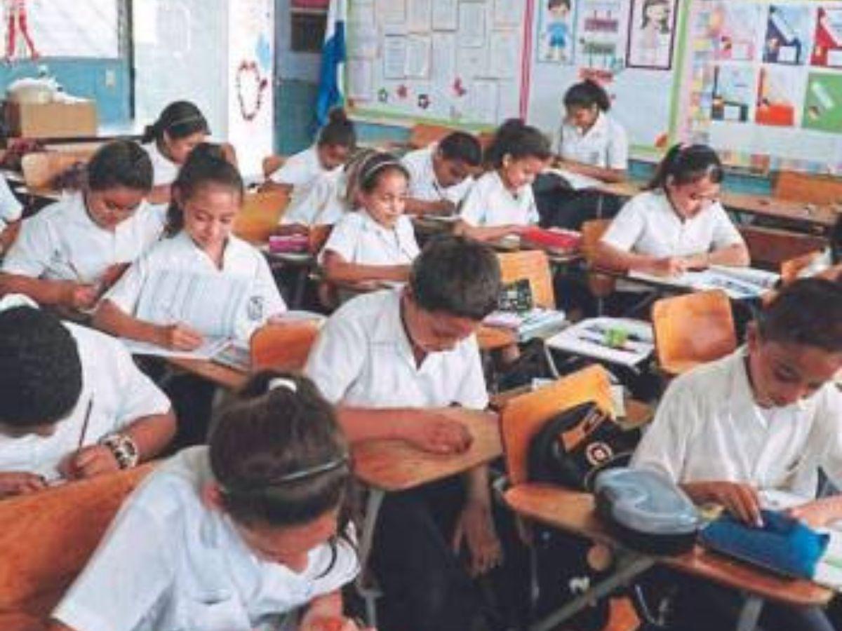 Unos 400 alumnos aplicaron para entrar a escuelas normales en Honduras