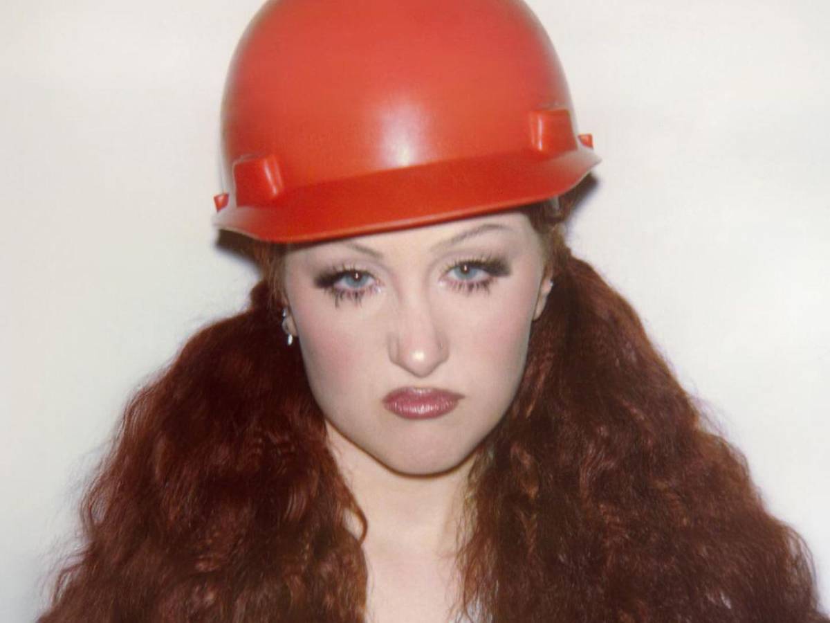 ¿Abuso laboral? Chappell Roan desata controversia por gesto hacia su asistente