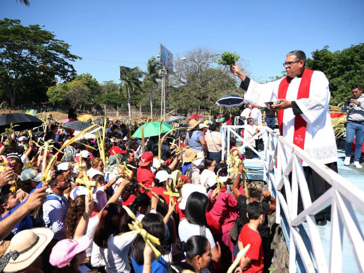 Con palmas, fe, curas expulsados y prohibiciones del régimen de Ortega, Nicaragua inicia Semana Santa Con palmas, fe, curas expulsados y prohibiciones del régimen de Ortega, Nicaragua inicia Semana Santa