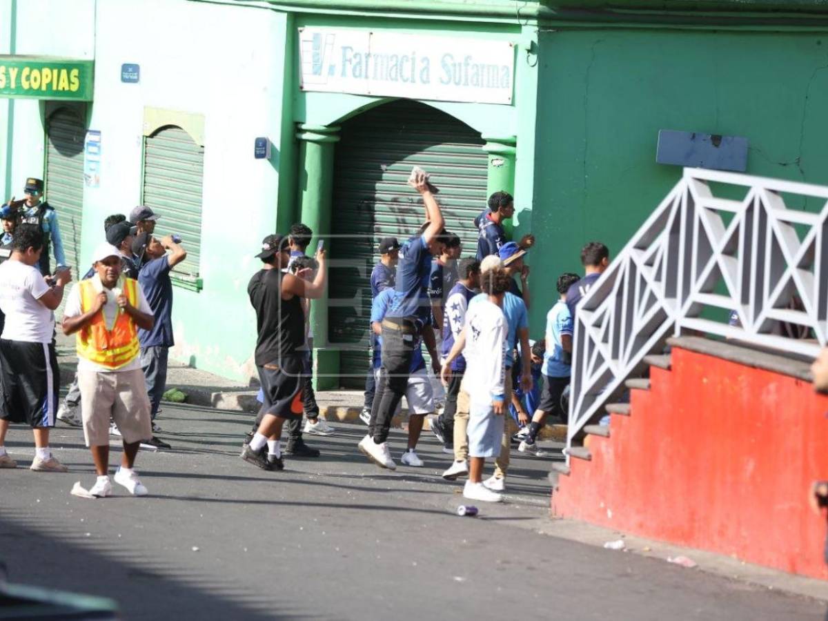 Destrozos a la propiedad privada tras lluvia de piedras y balazos antes del Motagua vs Olimpia