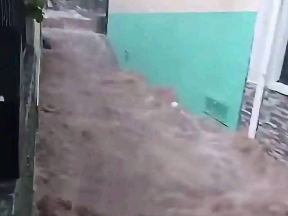 ¡Alerta en Tegucigalpa! Fuertes lluvias dejan inundaciones y calles bloqueadas