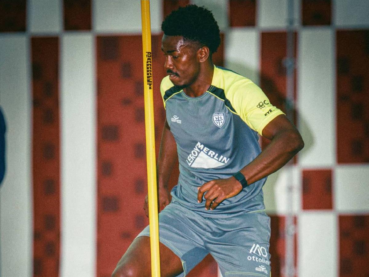 Futbolista casi muere ahogado: Así lo rescataron de una piscina y está en coma inducido