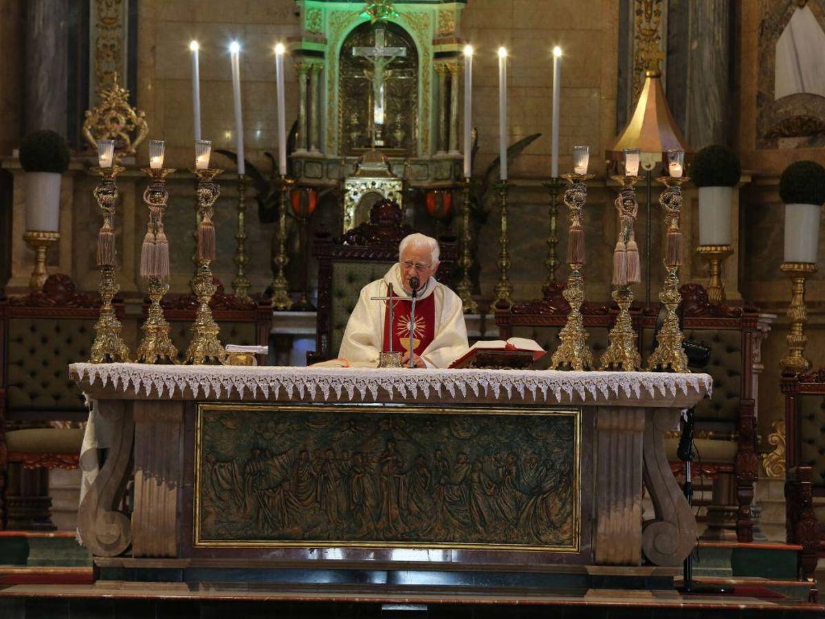 Con misa de acción de gracias, padre Ángel culmina su visita por la capital