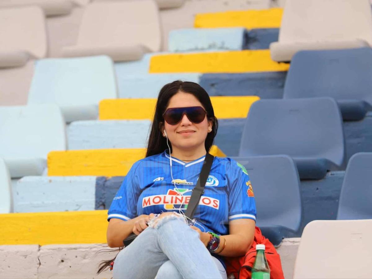 Lindas chicas e imágenes inéditas que está dejando el Victoria vs Marathón en La Ceiba