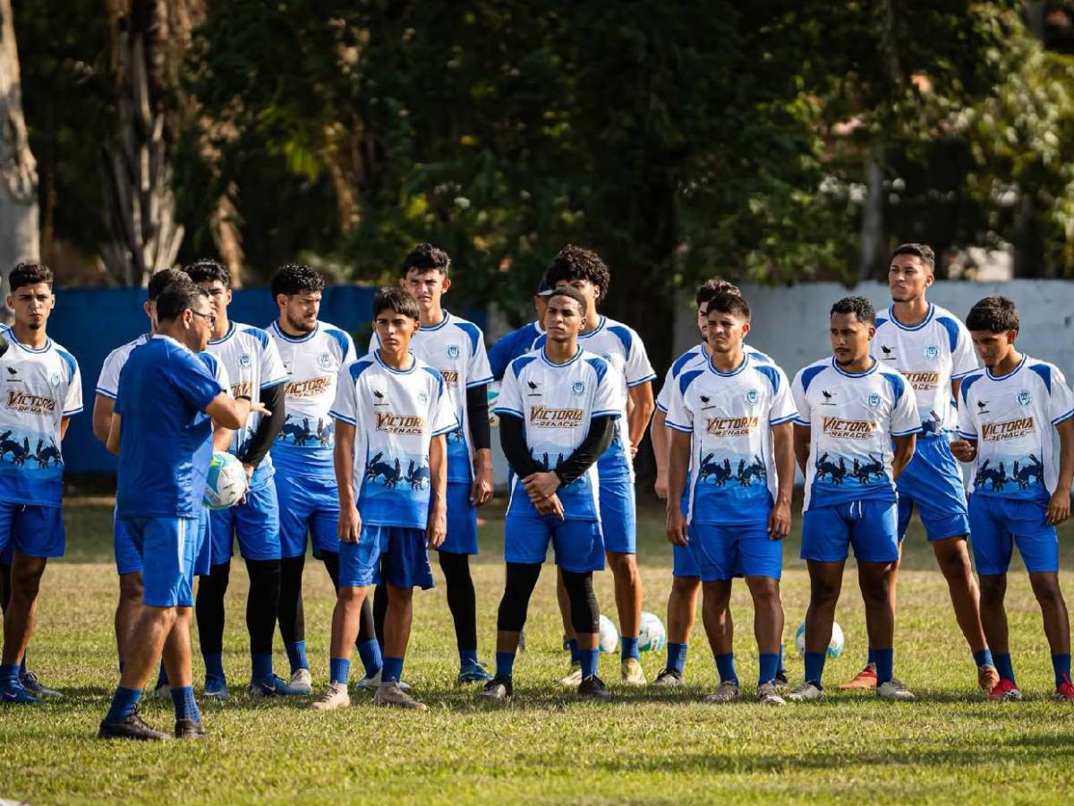 Carlos Eduardo Espina reacciona al saber que Victoria no fue el equipo invitado a Liga Nacional