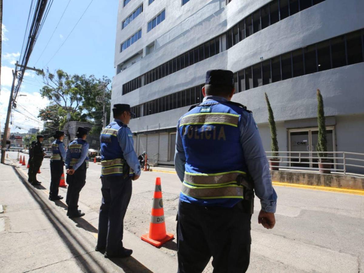 Instalaciones del CNE bajo resguardo militar y policial previo a elecciones