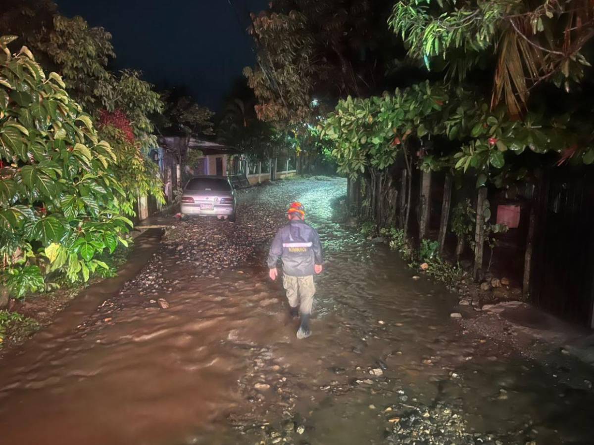 Fuertes lluvias dejan inundaciones y decenas de evacuados en Quimistán, Santa Bárbara
