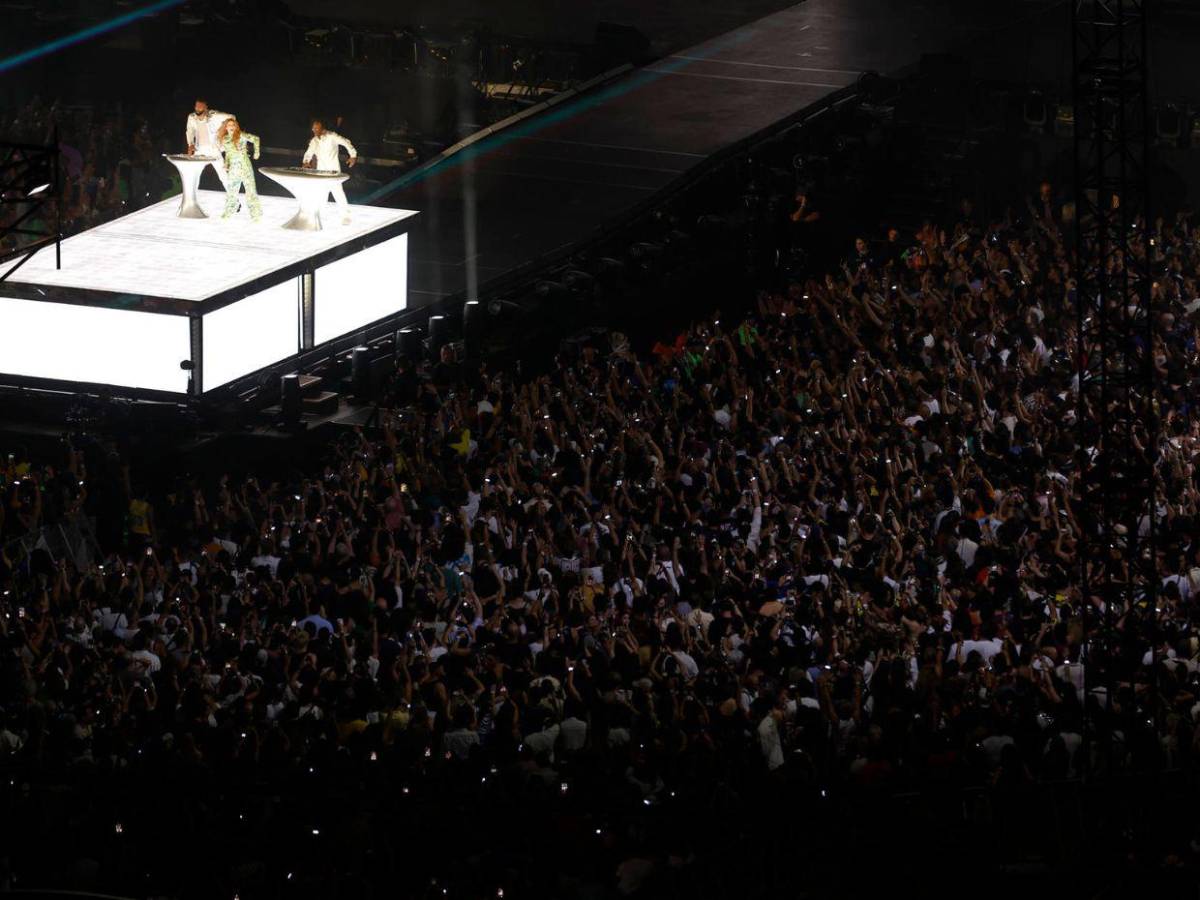 Shakira enciende Copacabana con concierto histórico ante miles de fans