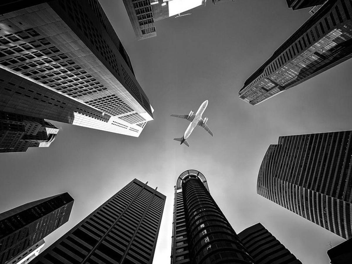 Cuanto más alejado se esté de la superficie y más gruesas sean las paredes del edificio, mejor.