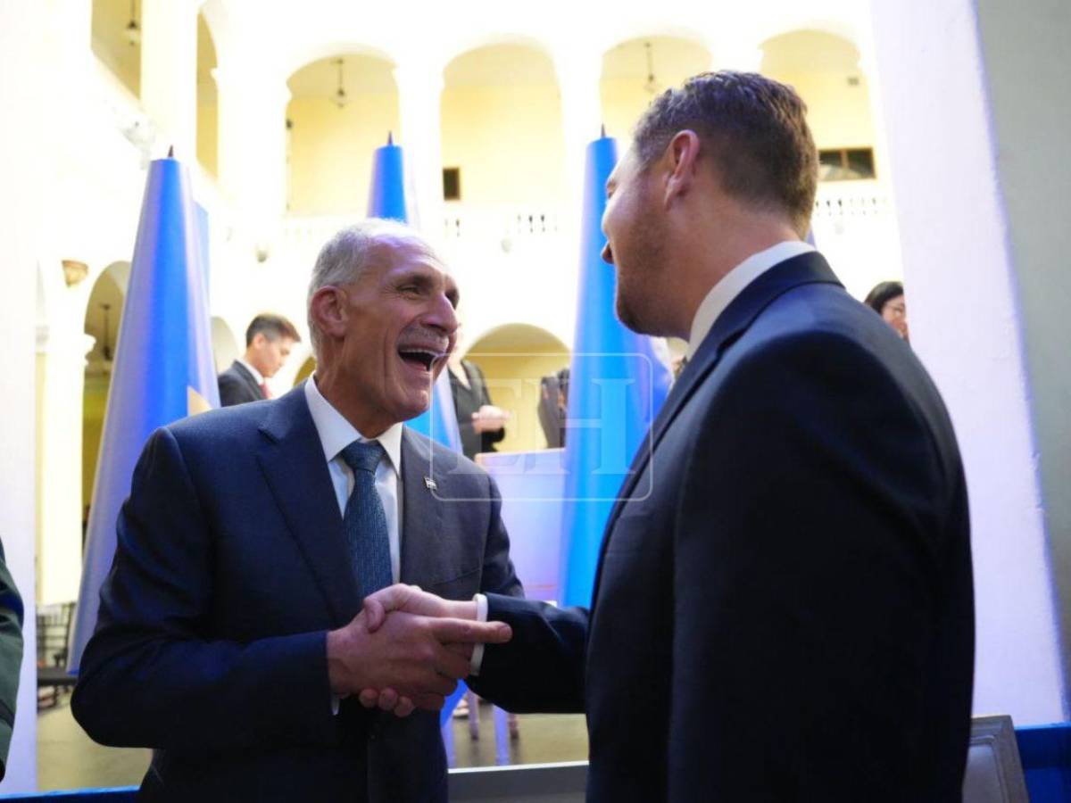 Lo que no se vio de la juramentación de Juan Diego Zelaya y los nuevos regidores de la capital