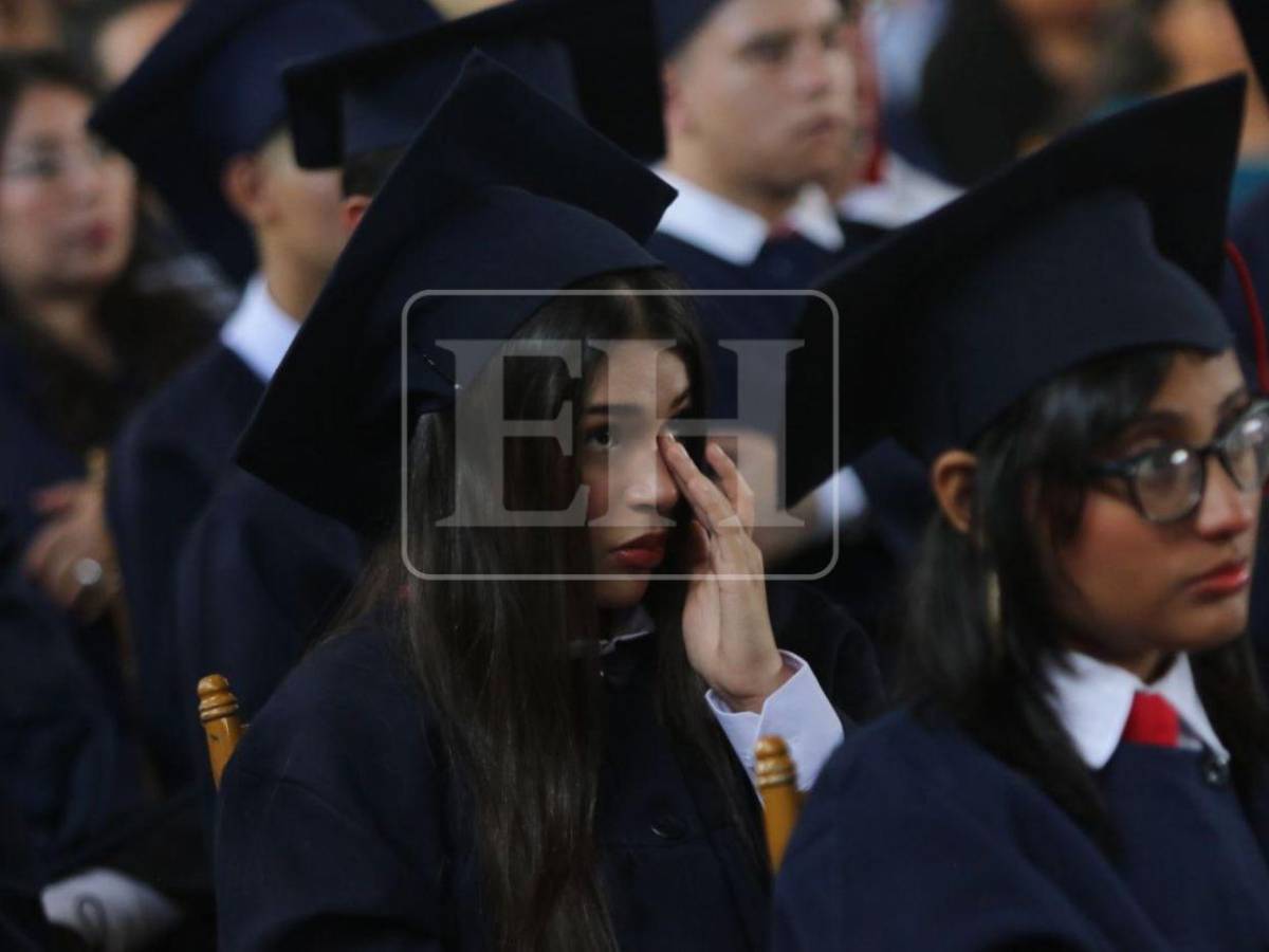 Nos puede más el orgullo que el dolor: padres honran a Emily en su graduación