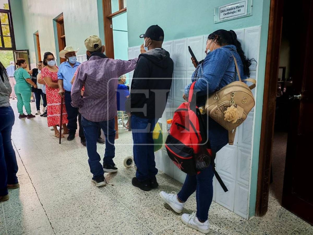 Abarrotada lucen salas del Hospital El Toráx por infecciones respiratorias
