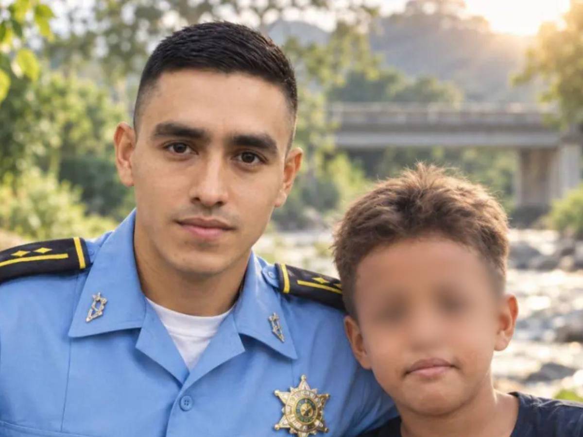 Emotivo homenaje a Kevin Pérez, policía que murió tras lanzarse a una quebrada para salvar a dos niños en SPS