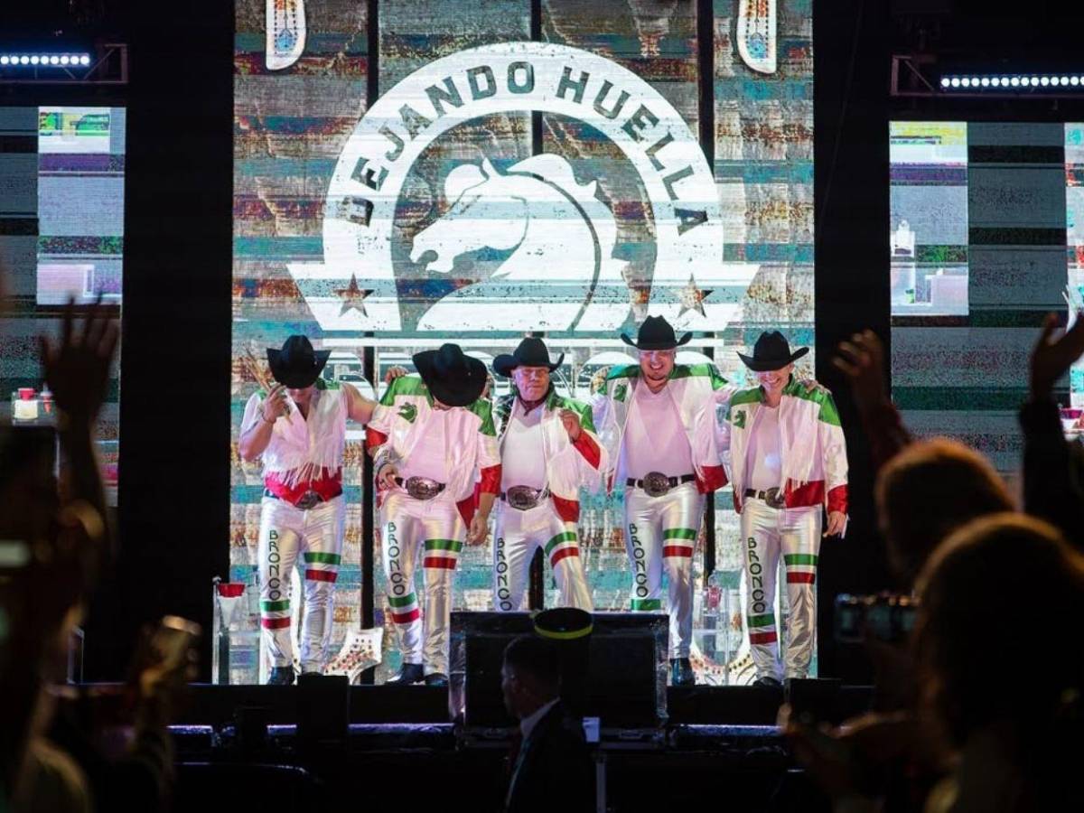 De Adoro a Libros tontos: El setlist oficial del concierto de Bronco en Honduras