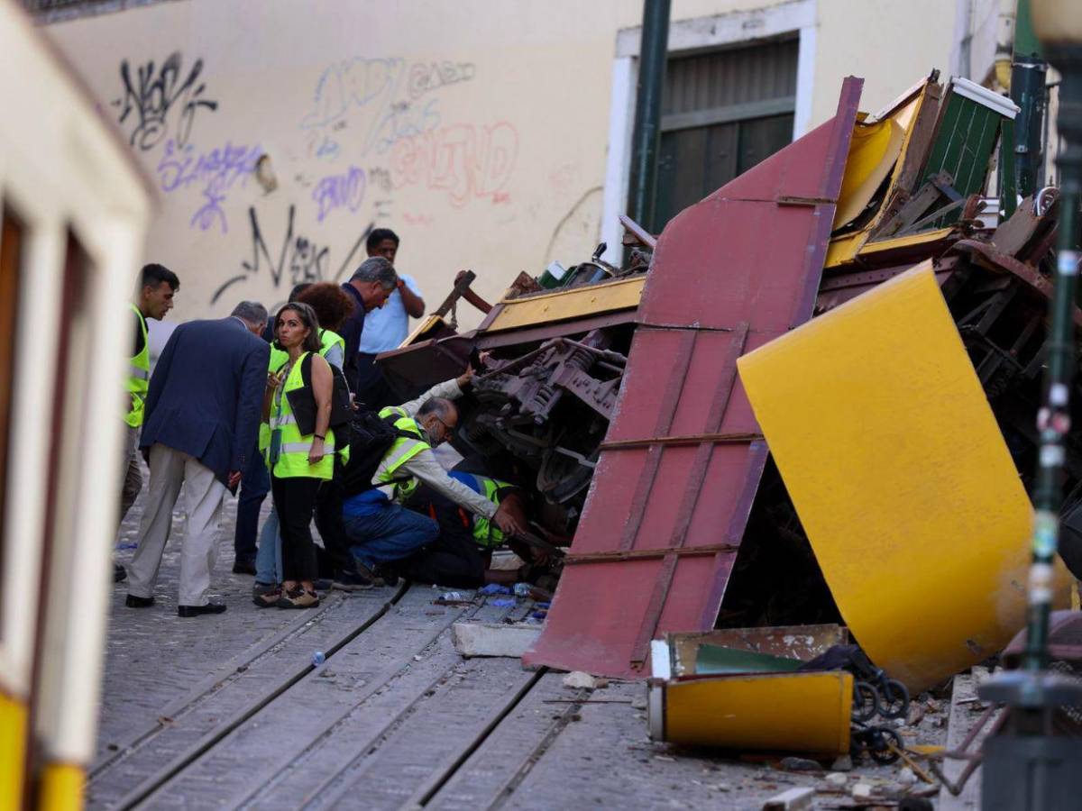 Mueren 16 personas tras fatal accidente de un ferrocarril en Portugal