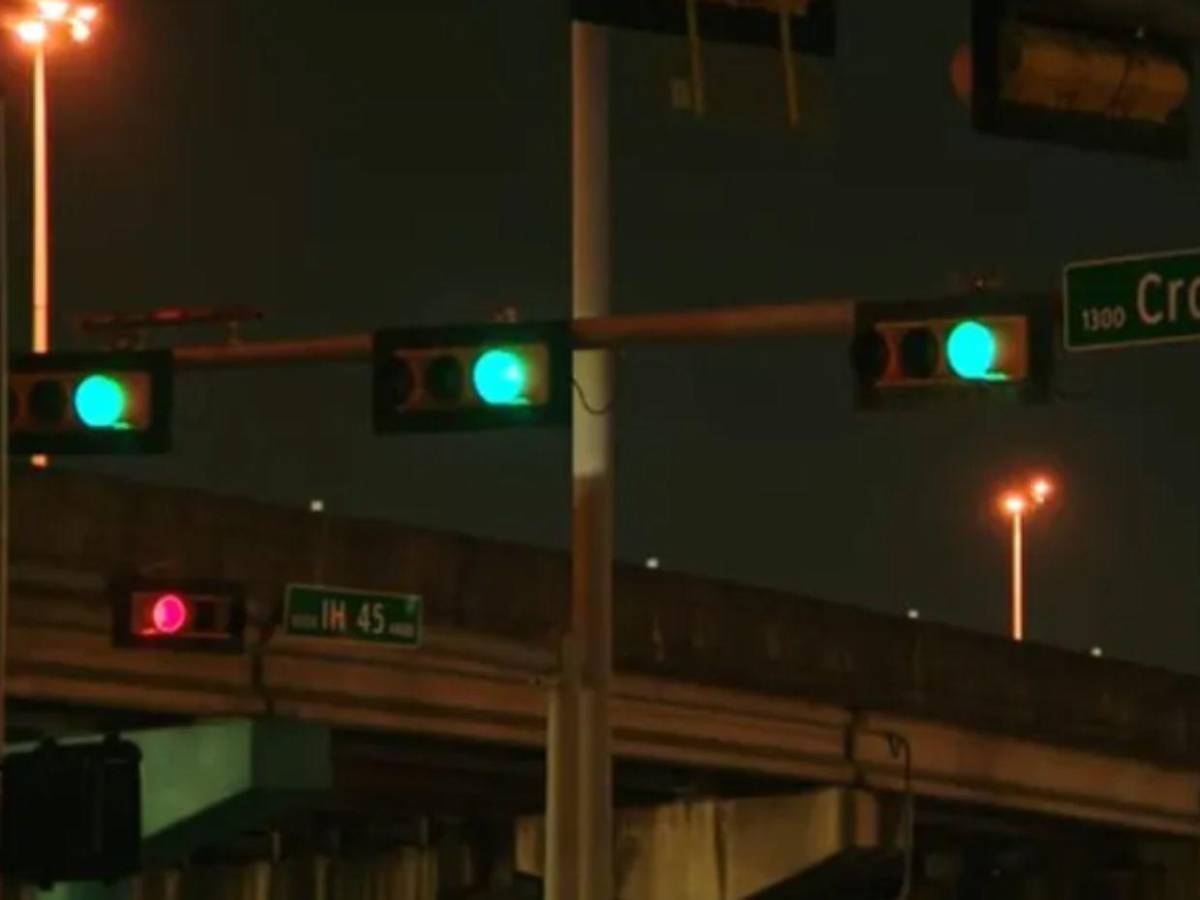 Joven queda en estado crítico tras atropello simultáneo por dos conductores en Houston