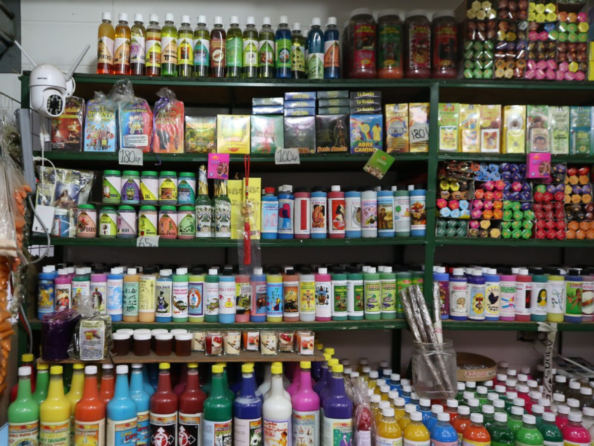 Venta de esoterismo persiste en los mercados; amarres de amor son los más vendidos