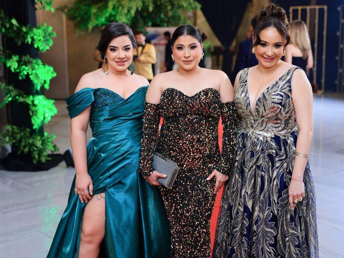 Elegancia y belleza se vive en la gala de Miss Honduras Universo