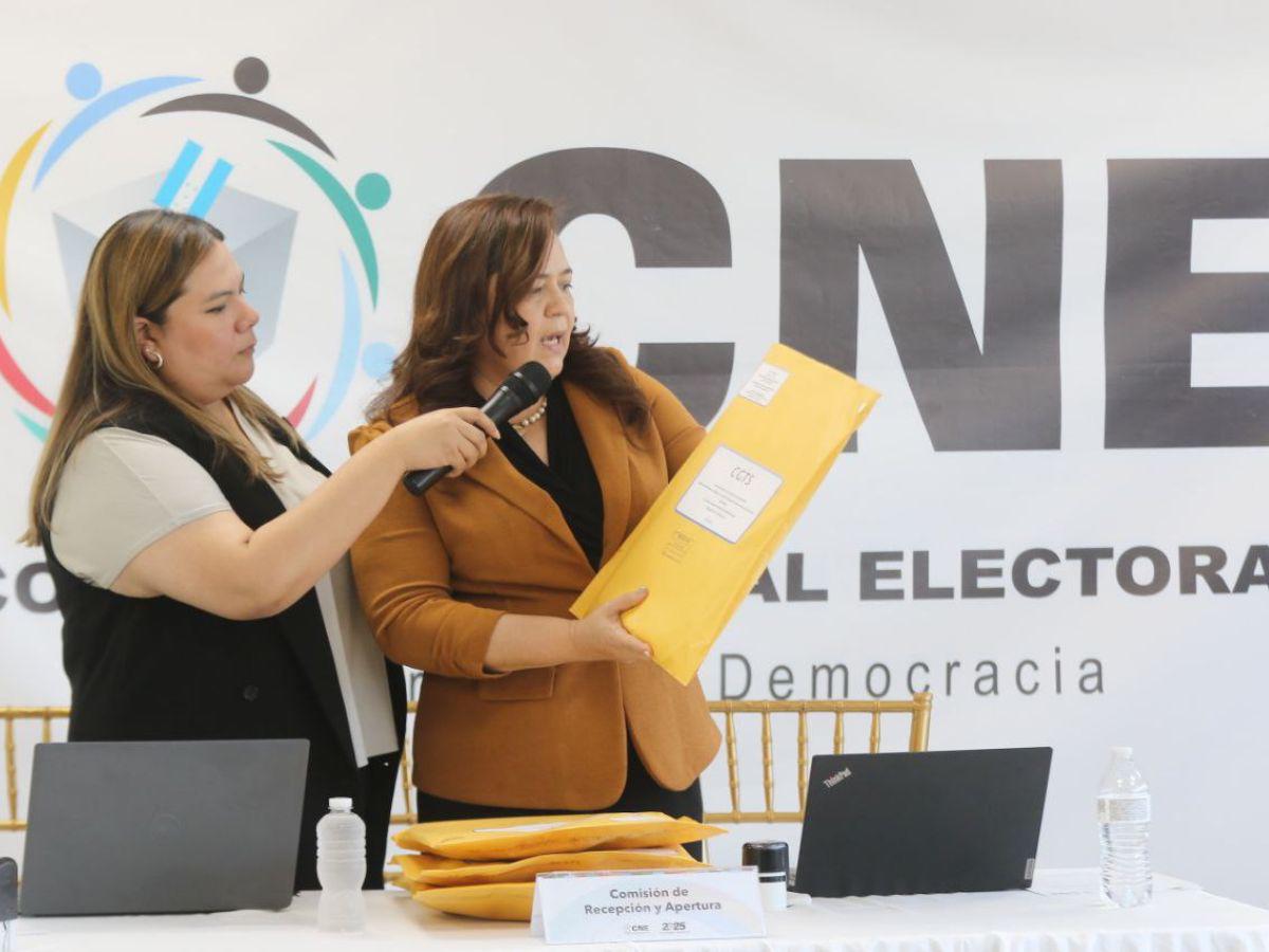 El proceso debe sobrevivir: Cossette, única consejera presente en recepción de ofertas de empresas auditoras