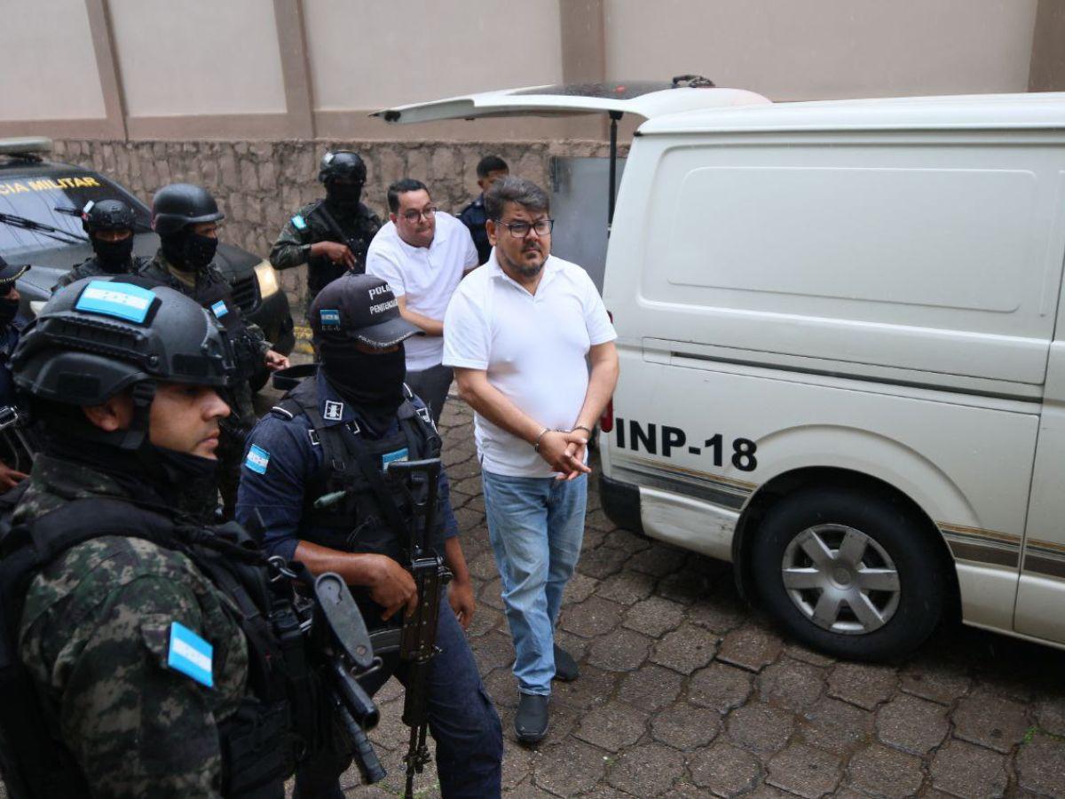 Nelson Márquez llegó gritando “¡Viva Honduras!” a audiencia por millonario fraude contra el Estado