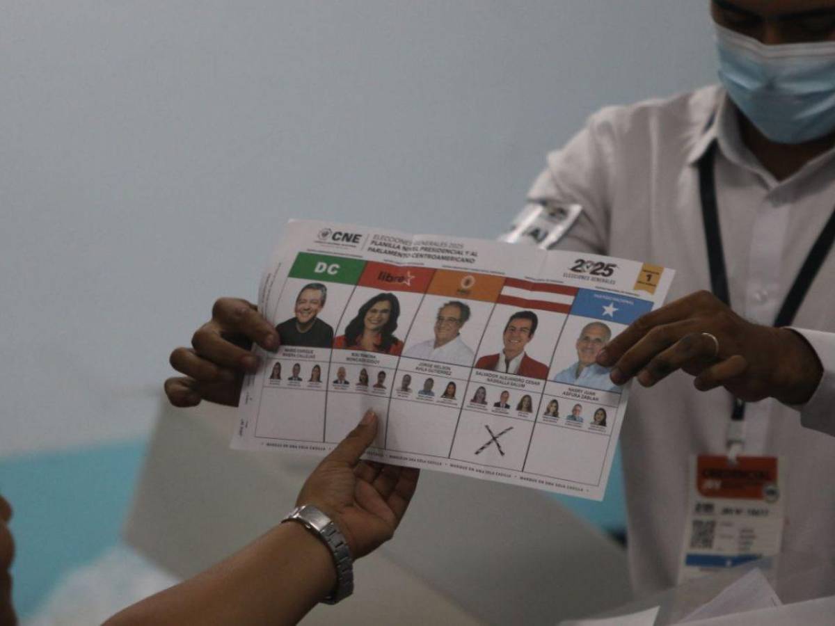 Inicia el escrutinio en el Instituto Jesús Milla Selva, en el Distrito Central