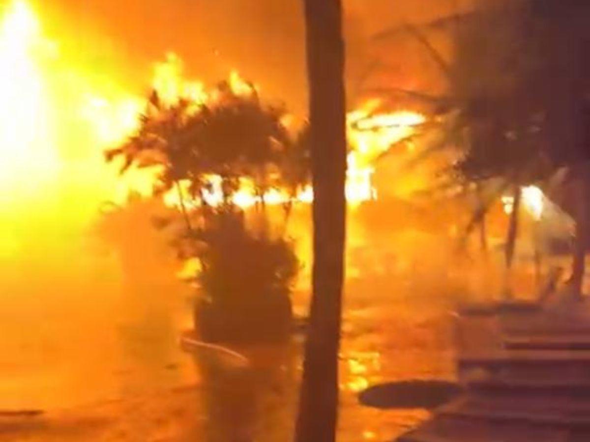 En imágenes: Fuertes llamas consumen complejo de famoso hotel en Roatán