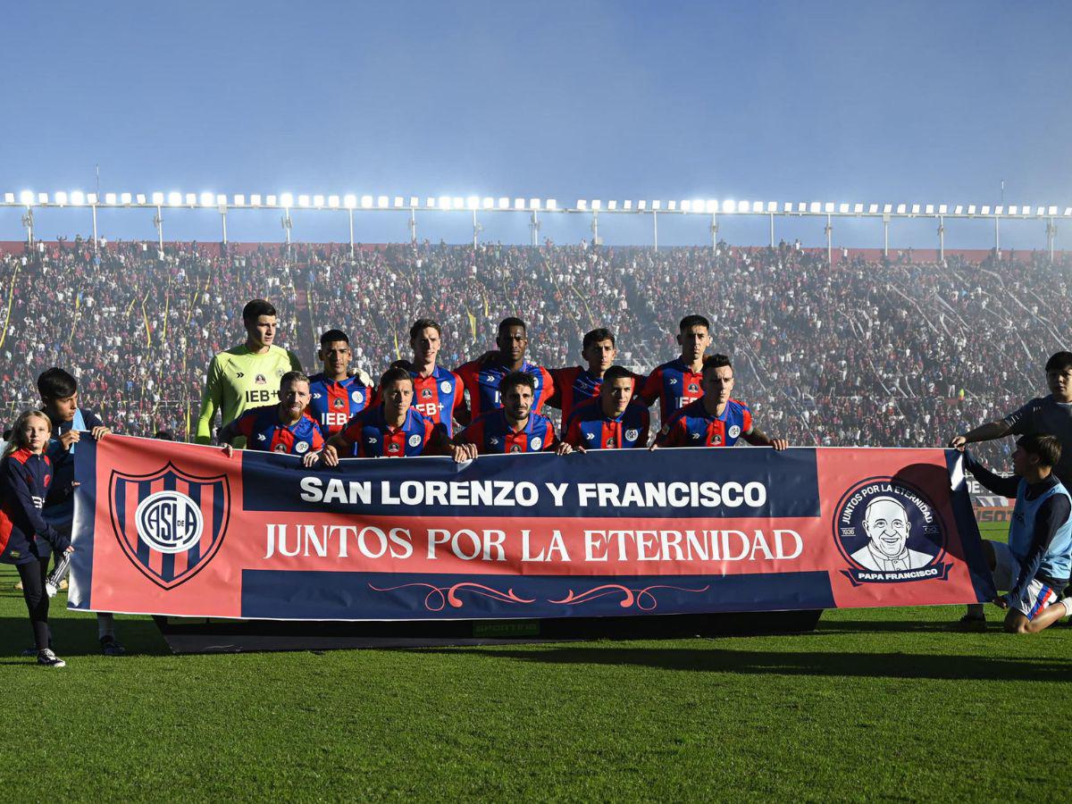 Juntos por la Eternidad: Así se despidió un equipo de fútbol argentino del papa Francisco Juntos por la Eternidad: Así se despidió un equipo de fútbol argentino del papa Francisco