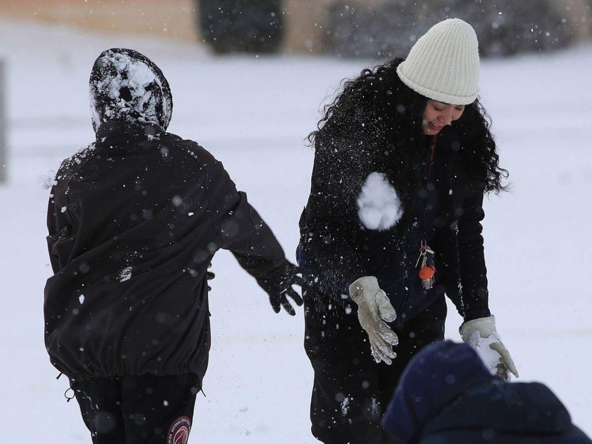 Ciudad Juárez se cubre de nieve tras intensa tormenta invernal