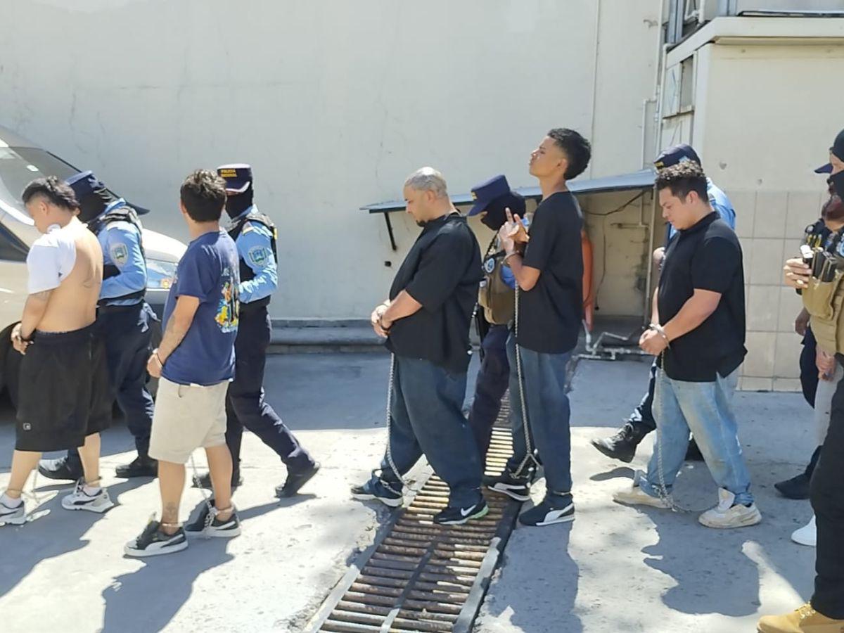 Con armas, droga y chalecos falsos: así cayeron ocho  miembros de la Pandilla 18