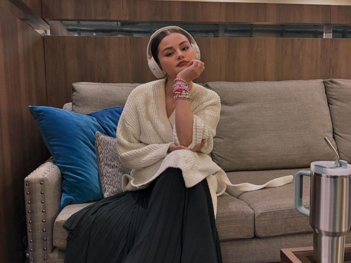 Selena Gomez responde a las críticas sobre su cuerpo y revela su lucha contra el SIBO Selena Gomez responde a las críticas sobre su cuerpo y revela su lucha contra el SIBO