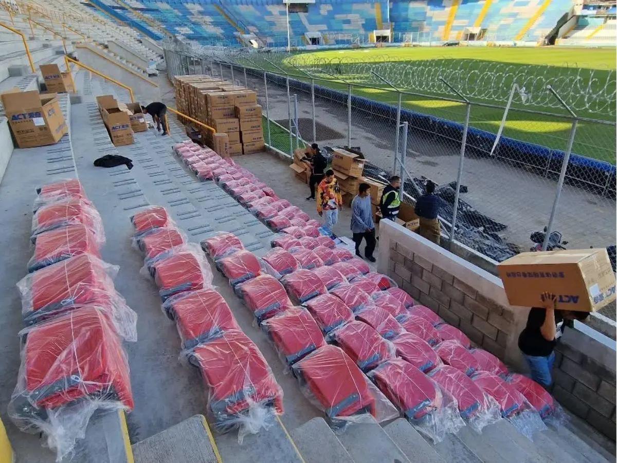Comienzan a instalar butacas  en el Estadio Nacional de Tegucigalpa