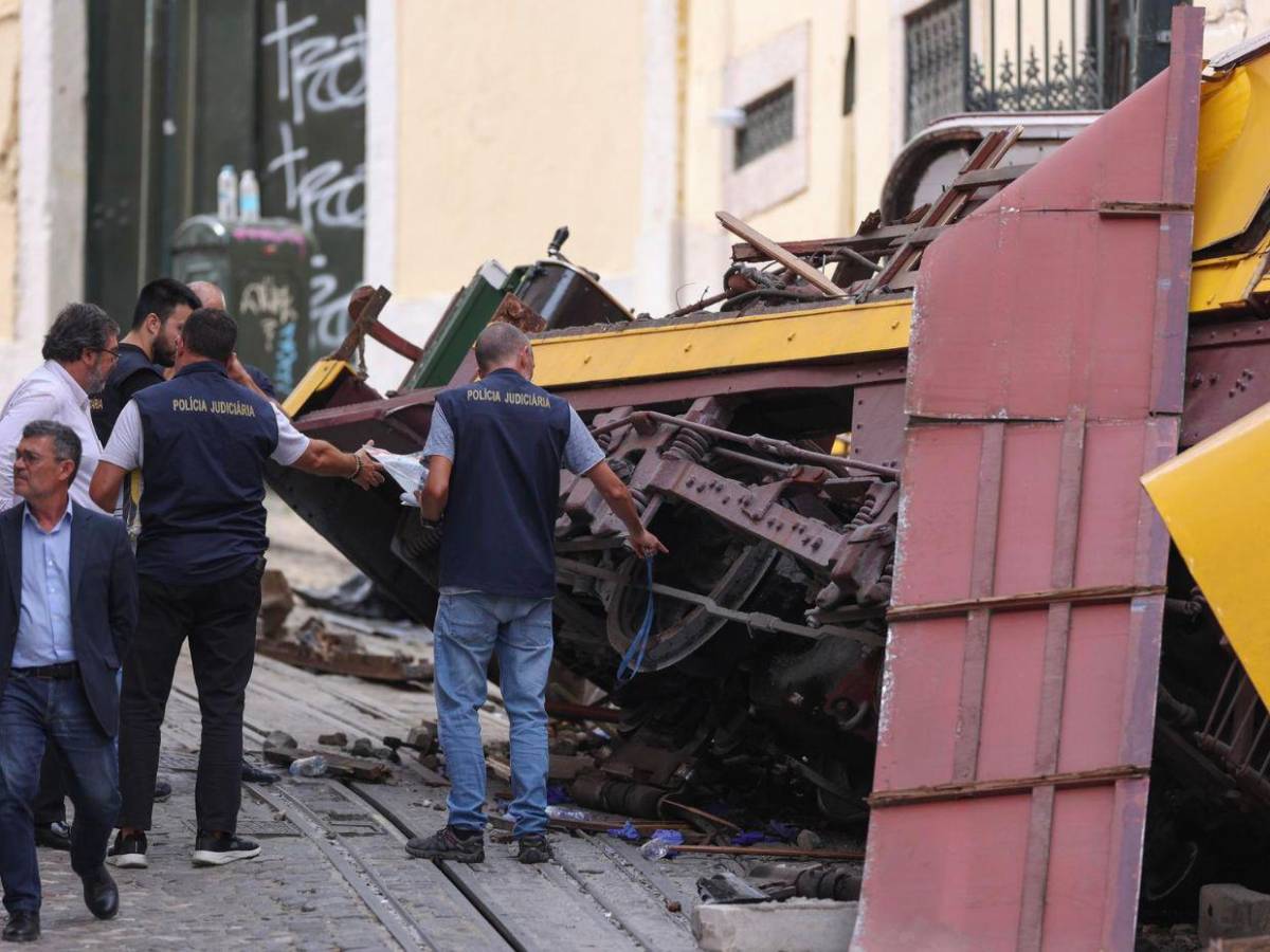 Mueren 16 personas tras fatal accidente de un ferrocarril en Portugal