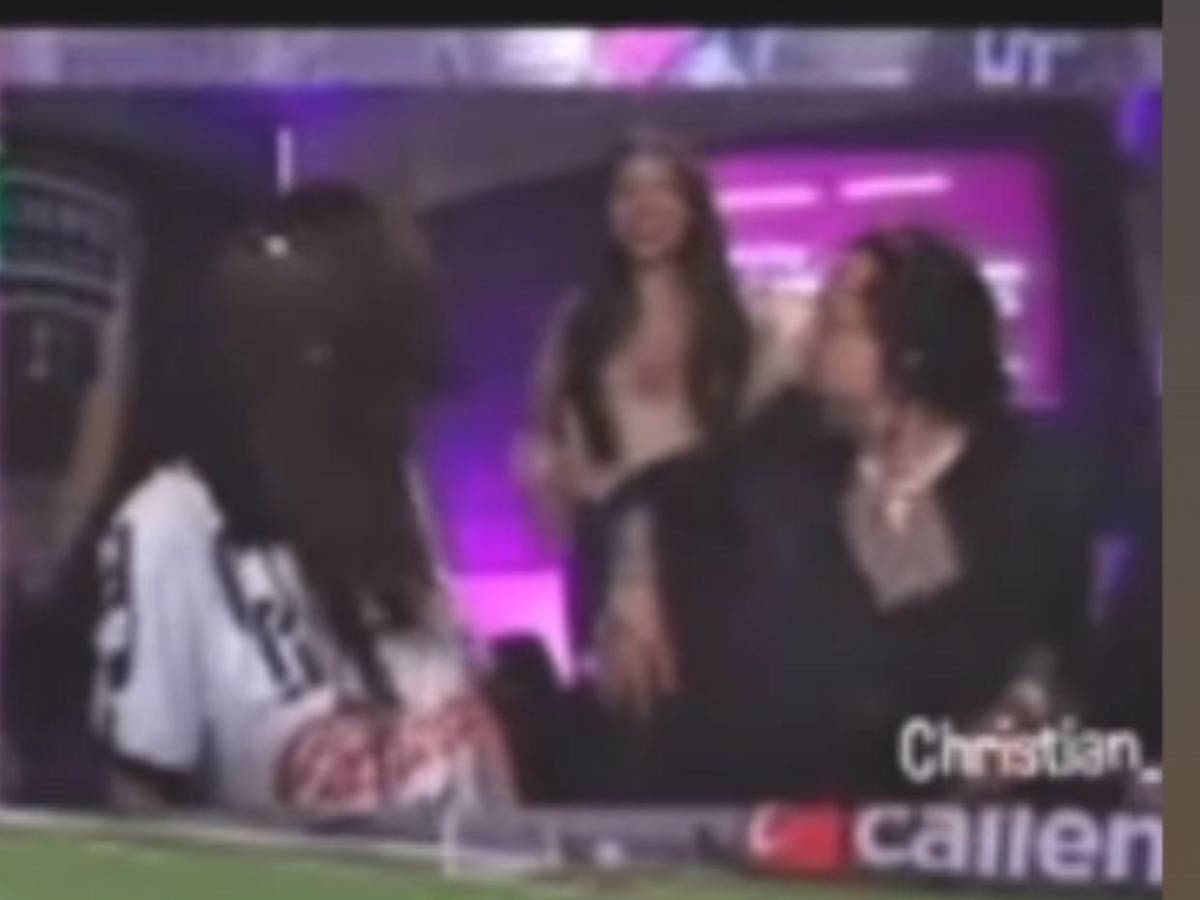 Así fue la escena de celos que Ángela Aguilar le hizo a Nodal en vivo