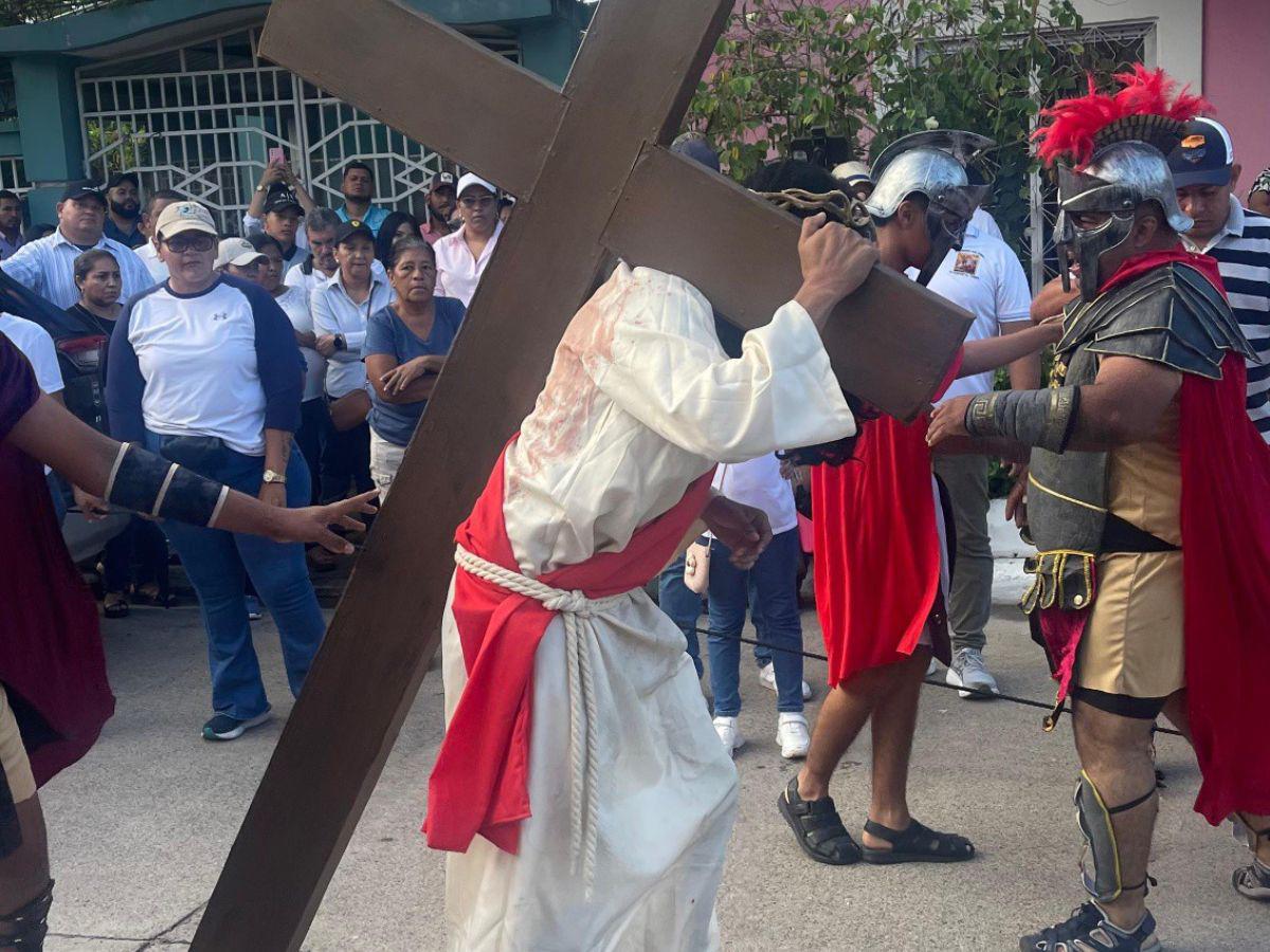 Devoción y fe: así se desarrolla el viacrucis en Olanchito, Yoro