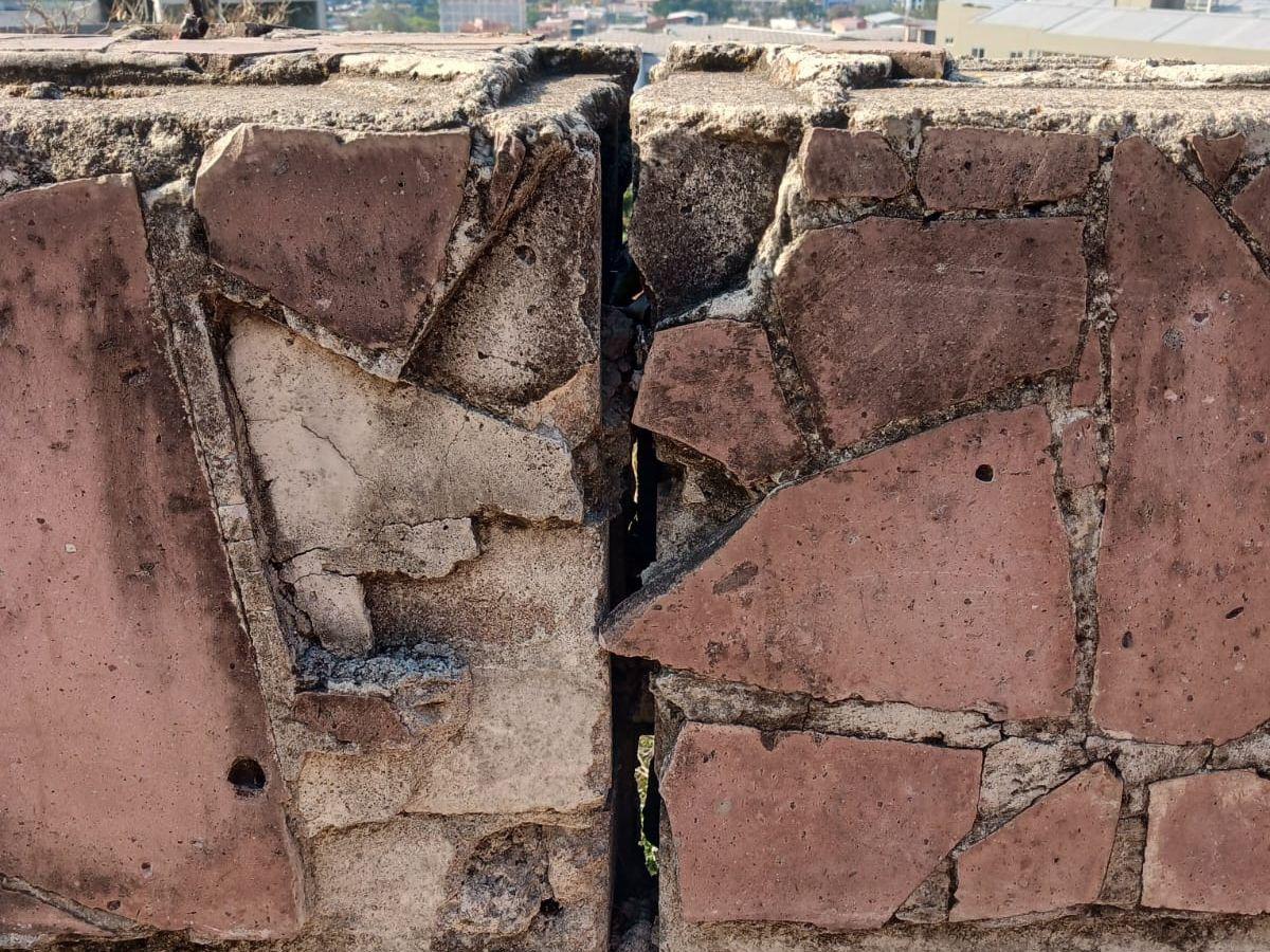 Vecinos de las Lomas del Guijarro piden a la Alcaldía reparación de muro