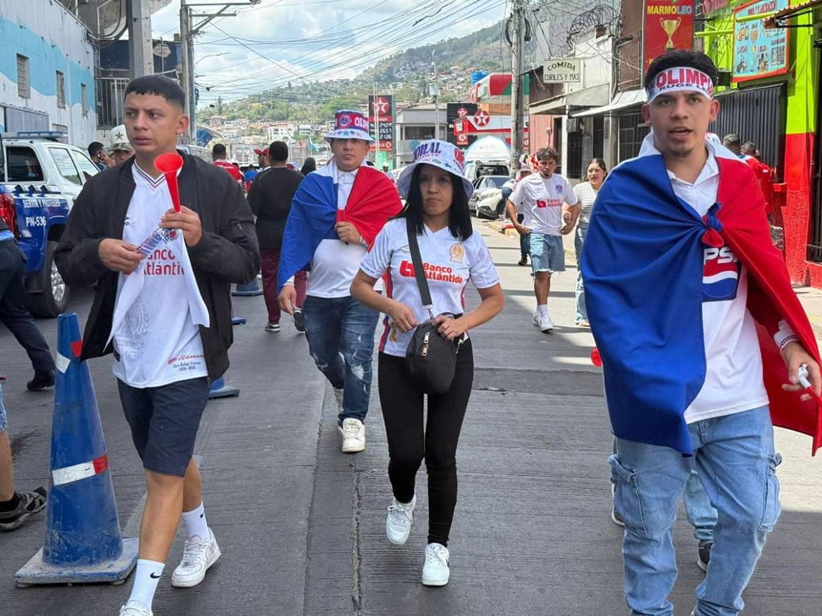 Aficionados llegan al Chelato Uclés para la gran final Olimpia vs Real España