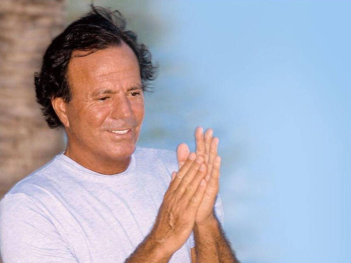 Julio Iglesias demanda a diario español que publicó acusaciones de abuso sexual en su contra