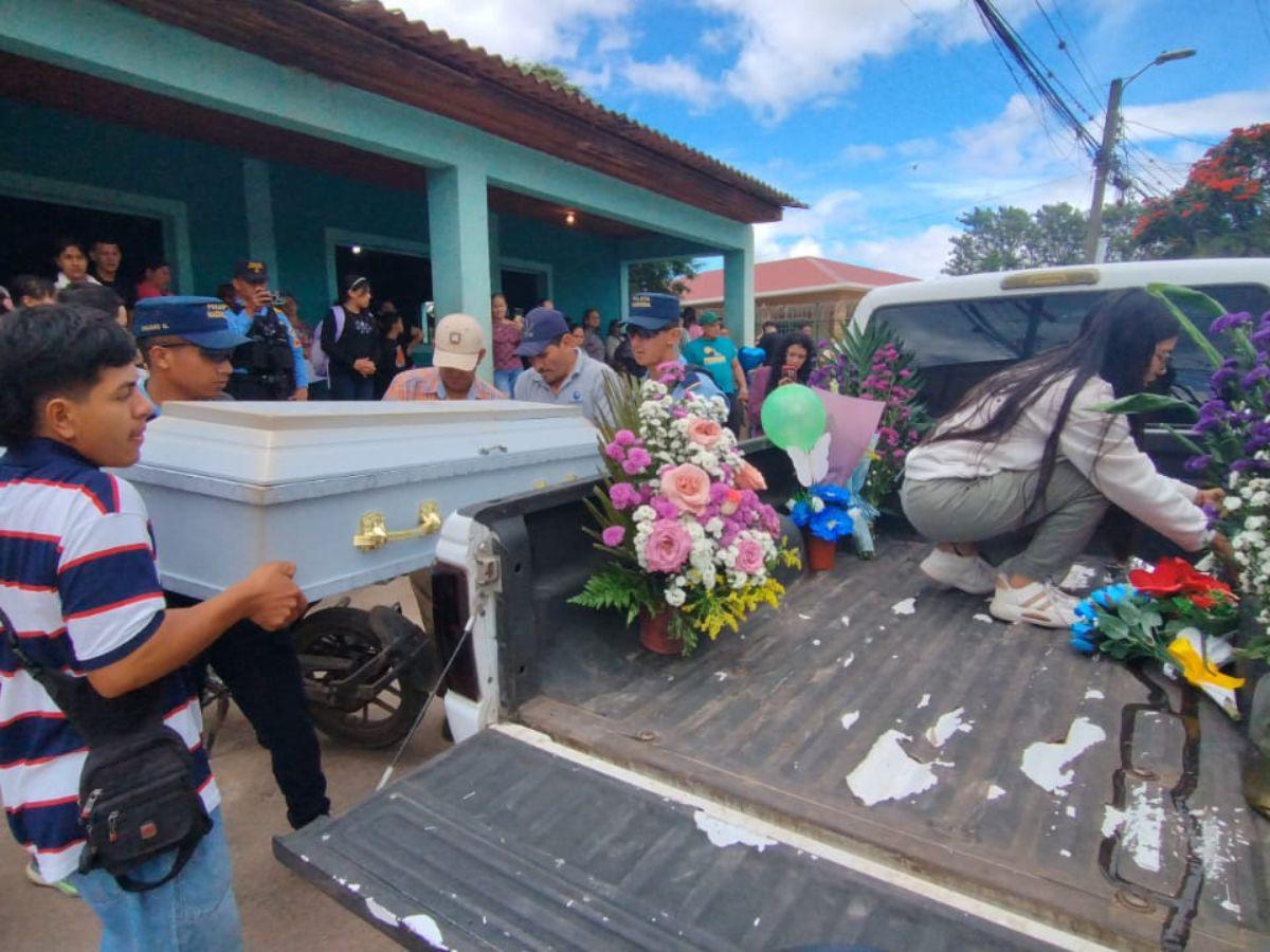 Lloran la muerte del pequeño Jhonny en El Tablón: con globos y alabanzas se despiden de él