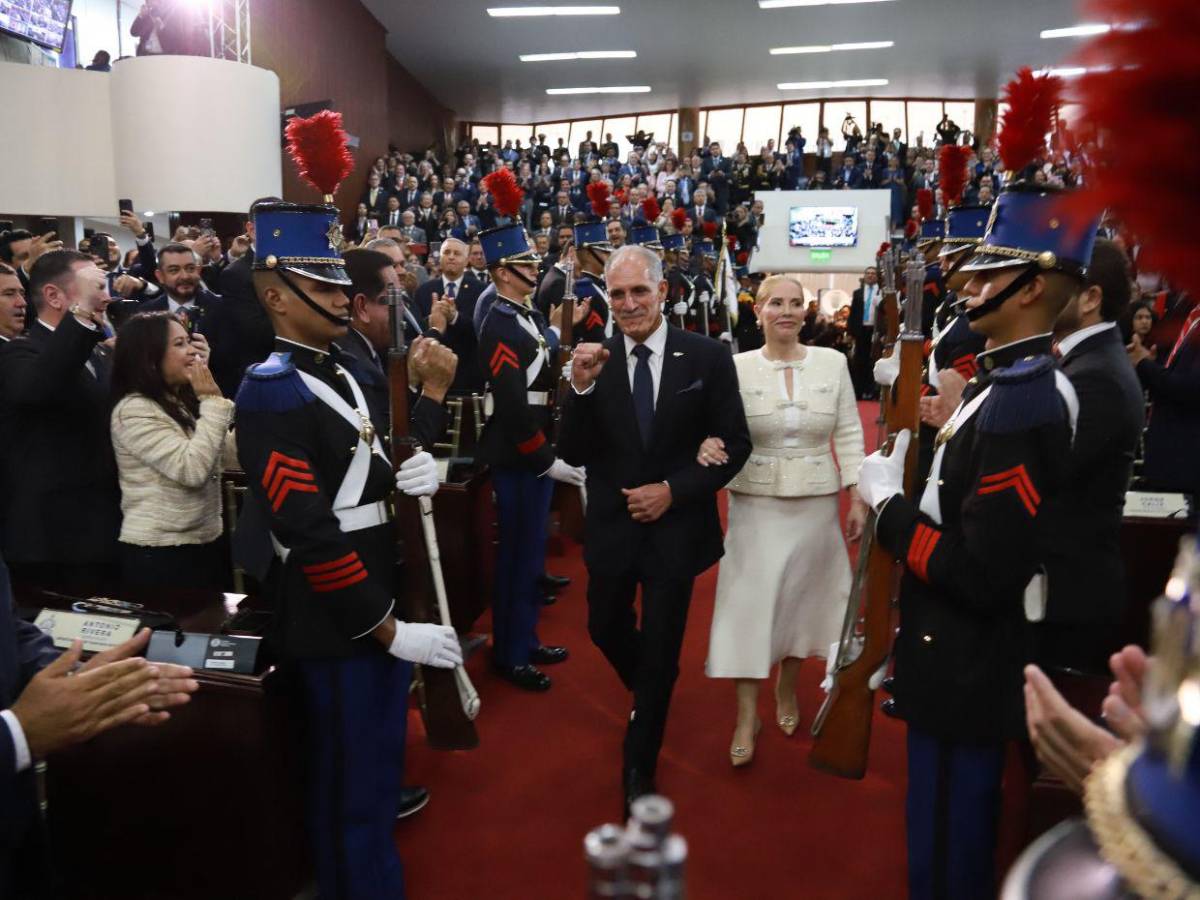 Sin shows culturales ni artísticos: así asumió la presidencia Nasry Asfura