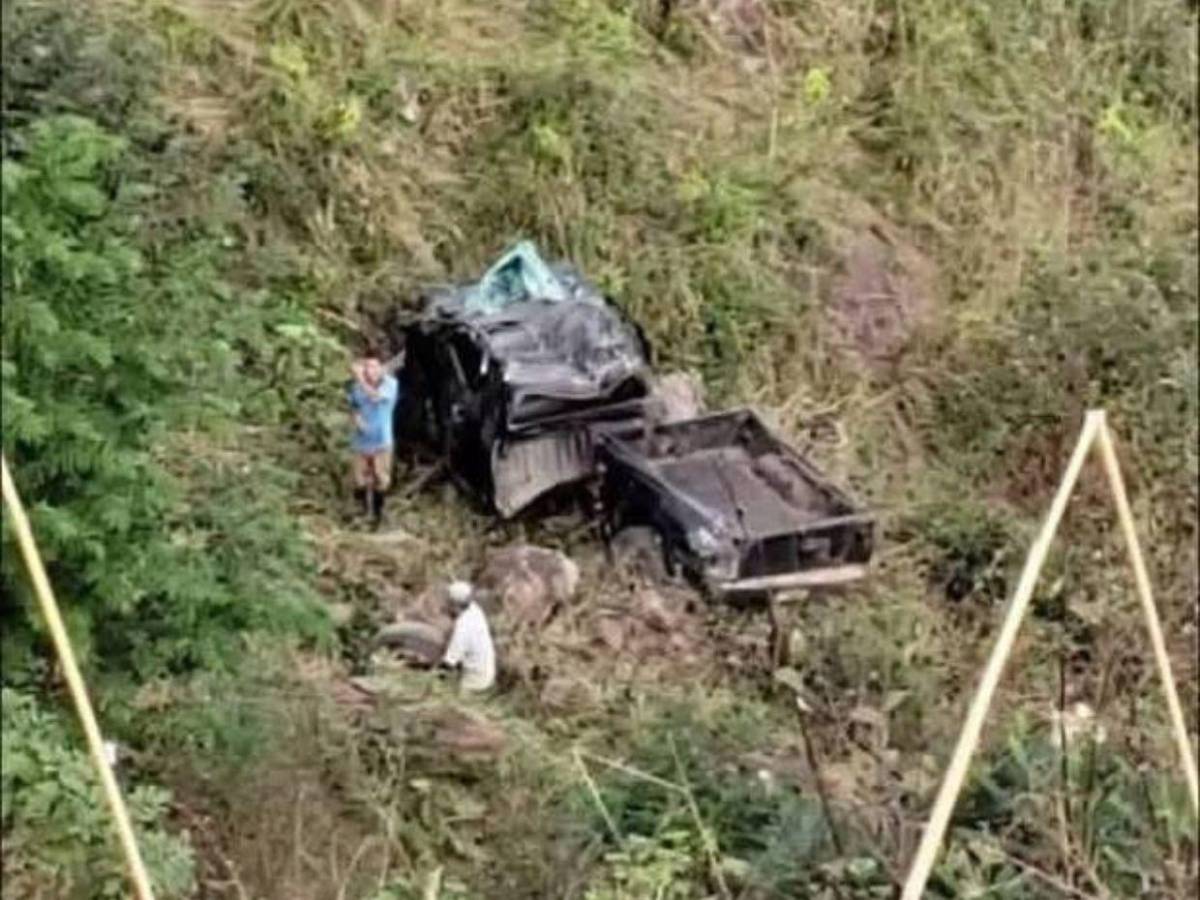 Dos hermanos gravemente heridos tras caer en una hondonada en Santa Bárbara